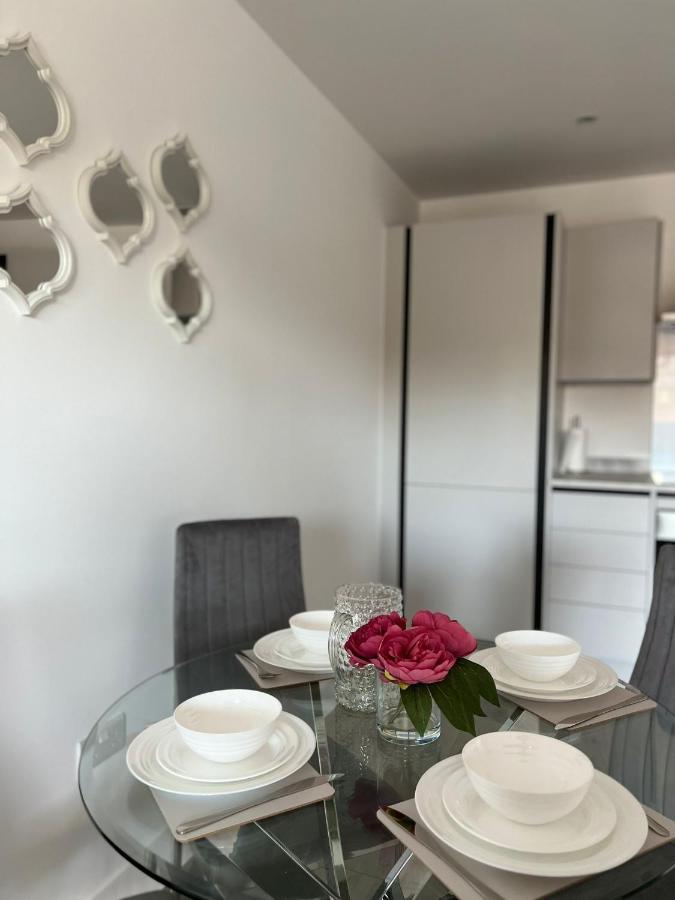 Madison Court Apartments Hemel Hempstead Bagian luar foto